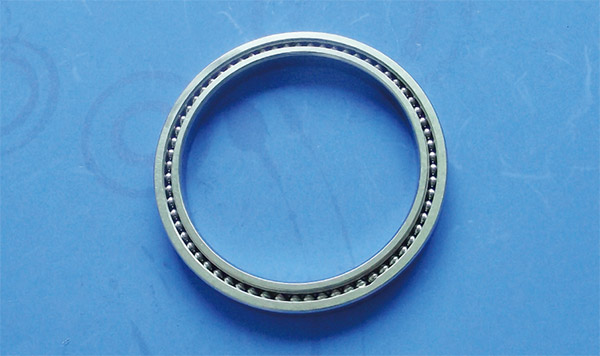 Full ball bearings with hole to load the ball